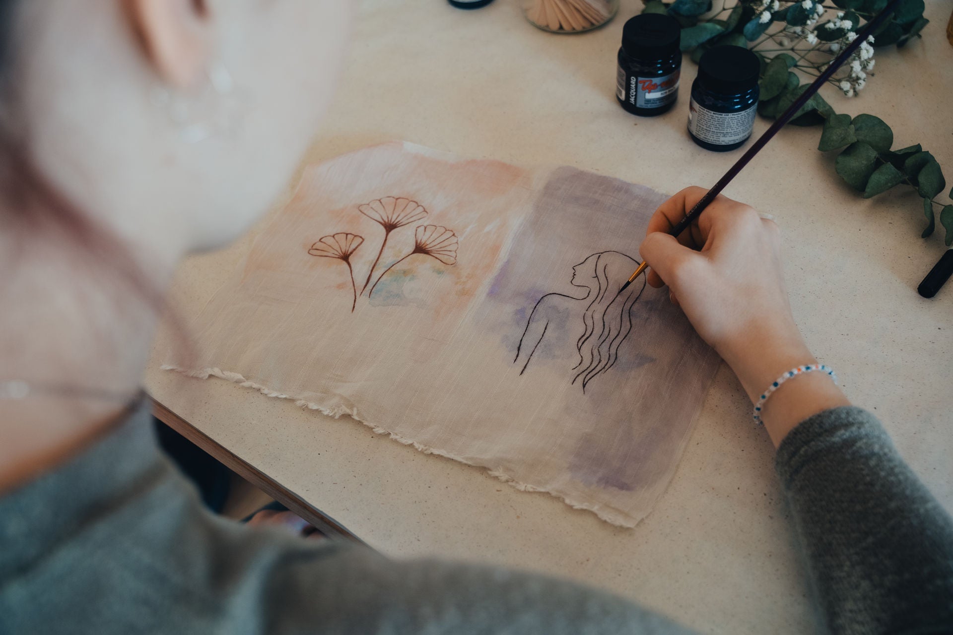 Laternenkunst für dein Zuhause - Bemale deine individuelle Stoff-Laterne aus Hoi An, der „Stadt der Laternen“ in Vietnam | 25. September 2026 | Kreativ-Workshop im Studio Calma in Düsseldorf mit Rebecca & Nhi