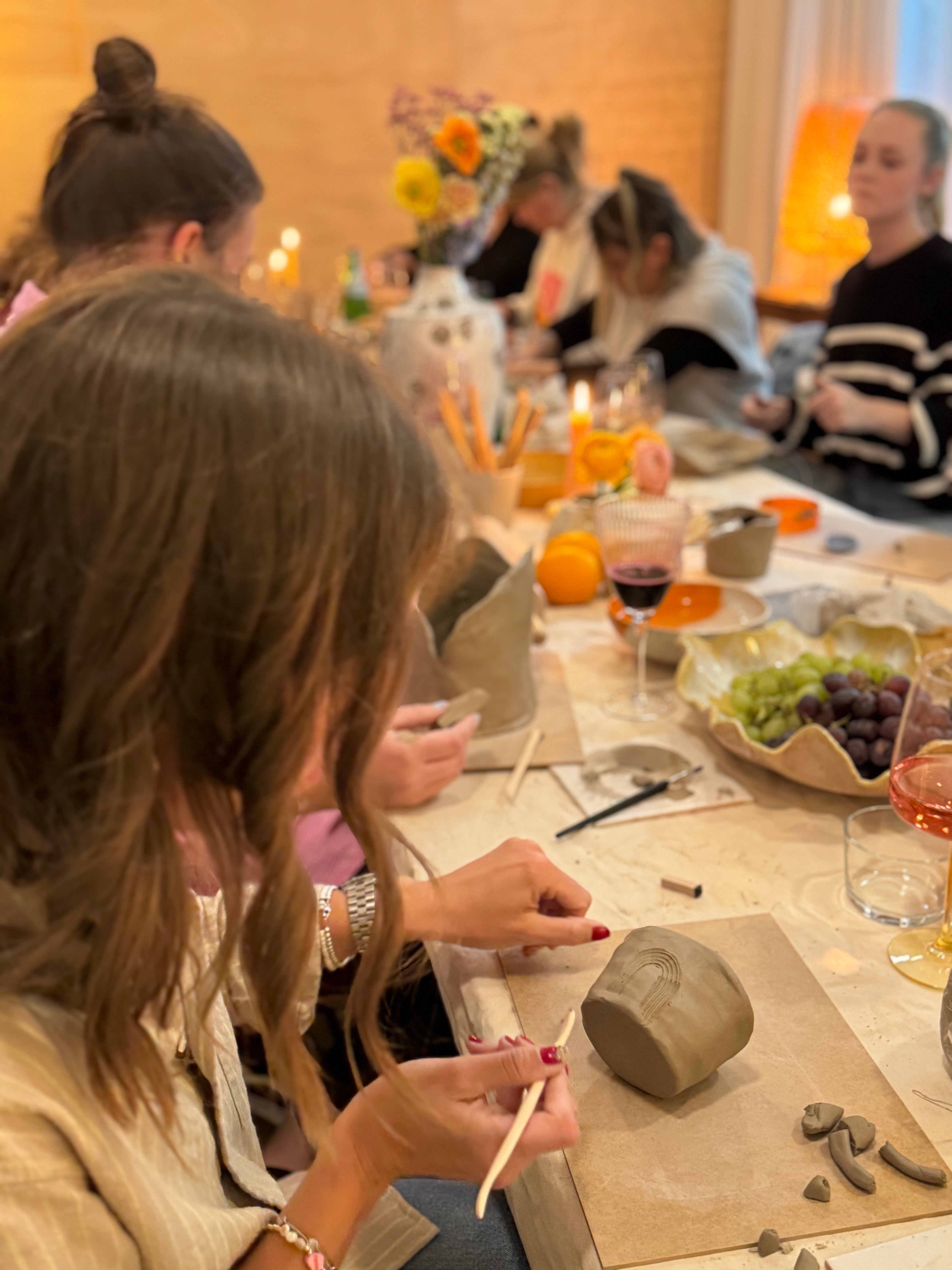 Töpfern (Matcha Bowl) & Matcha-Tasting, I 17. Mai 2026 I Welcome Drink: Matcha Strawberry & danach Matcha-Tasting Düsseldorfer Japan-Viertel Ceremonial Grade Matcha I Kreativ-Workshop im Studio Calma in Düsseldorf mit Lara